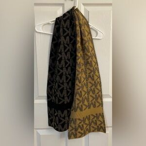 Micheal Kors Reversible Scarf